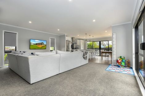 Photo of property in 11 Wescombe Grove, Feilding, 4702