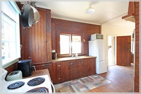 Photo of property in 11 Anga Street, Tangimoana, 4822