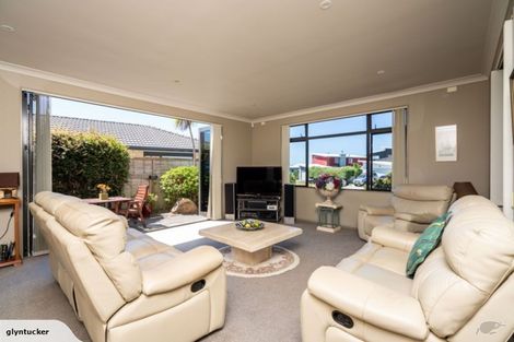 Photo of property in 22 Key West Drive, One Tree Point, 0118