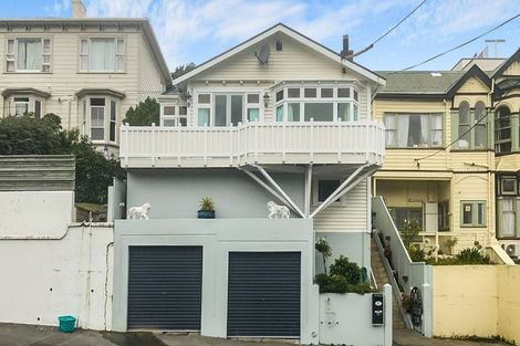 Photo of property in 6 Hawker Street, Mount Victoria, Wellington, 6011
