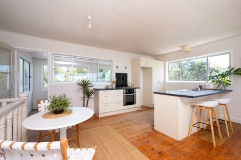 Photo of property in 233 Clifton Road, Te Awanga, 4102