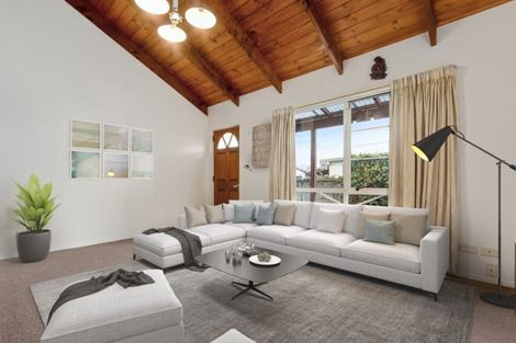 Photo of property in 17 Edgewater Drive, Pakuranga, Auckland, 2010