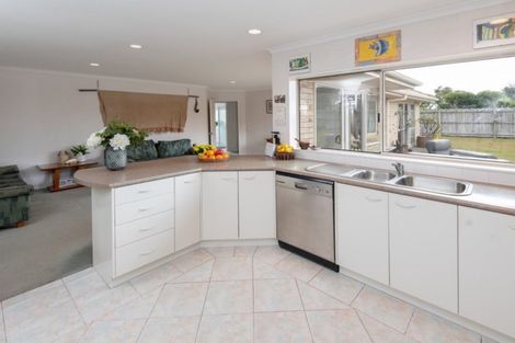 Photo of property in 22 Montecito Place, Golflands, Auckland, 2013