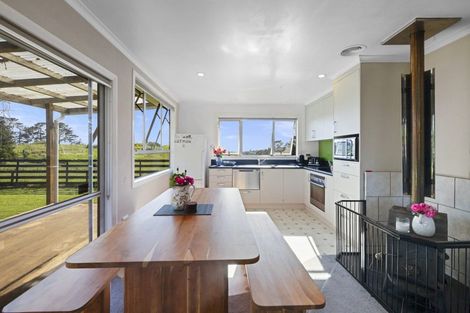 Photo of property in 435 Barrett Road, Omata, New Plymouth, 4374