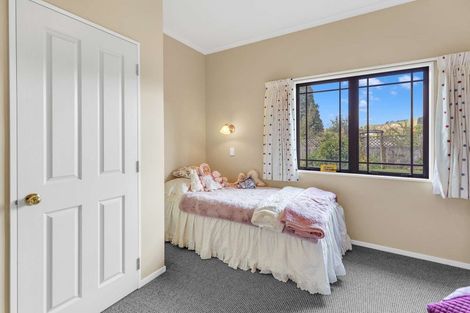 Photo of property in 20 Paraekaretu Street, Hunterville, 4730