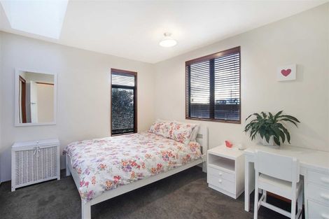 Photo of property in 65 Forrest Hill Road, Milford, Auckland, 0620