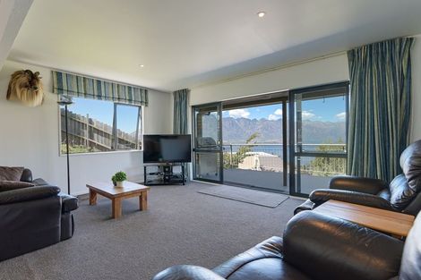Photo of property in 30 Greenstone Place, Fernhill, Queenstown, 9300