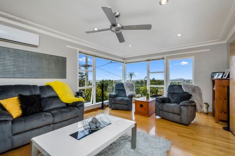 Photo of property in 11 Divich Avenue, Te Atatu South, Auckland, 0610