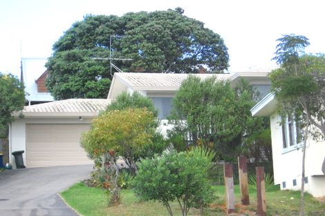 Photo of property in 1/20 Philson Terrace, Browns Bay, Auckland, 0630