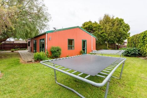 Photo of property in 3 Chilton Drive, Mairehau, Christchurch, 8052