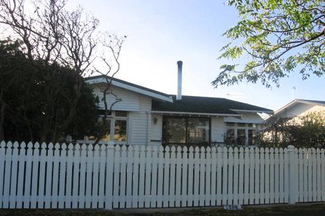 Photo of property in 8 Mahoe Avenue, Takaro, Palmerston North, 4410