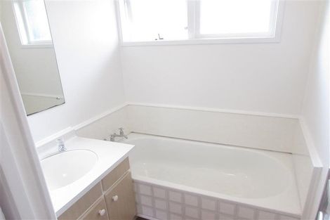 Photo of property in 4/649 Beach Road, Rothesay Bay, Auckland, 0630