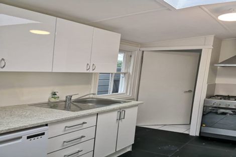 Photo of property in 6 Rixon Grove, Mount Victoria, Wellington, 6011