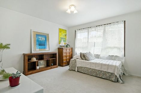 Photo of property in 10 Lyons Avenue, Murrays Bay, Auckland, 0630