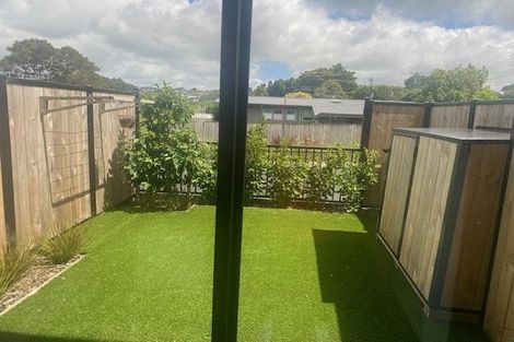 Photo of property in 3/172 Don Buck Road, Massey, Auckland, 0614