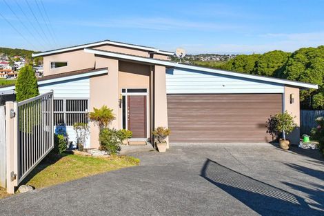 Photo of property in 38 Fairchild Avenue, Goodwood Heights, Auckland, 2105