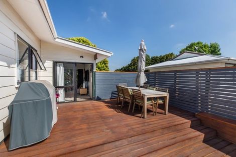 Photo of property in 54 Everglade Drive, Goodwood Heights, Auckland, 2105