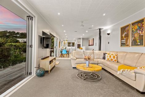 Photo of property in 84 Waitea Road, Muriwai, Waimauku, 0881