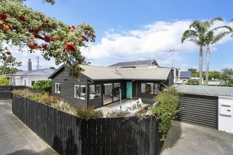 Photo of property in 2/78 Ngataringa Road, Devonport, Auckland, 0624