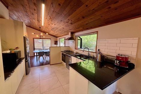 Photo of property in 2/11 Firle Place, Green Bay, Auckland, 0604