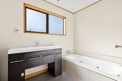 Photo of property in 1 Roto Place, Wanaka, 9305