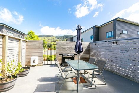 Photo of property in 6/9 Surrey Street, Tawa, Wellington, 5028
