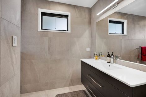 Photo of property in 8 Clinton Street, Fitzroy, New Plymouth, 4312