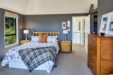 Photo of property in 8 Cheviot Road, Lowry Bay, Lower Hutt, 5013