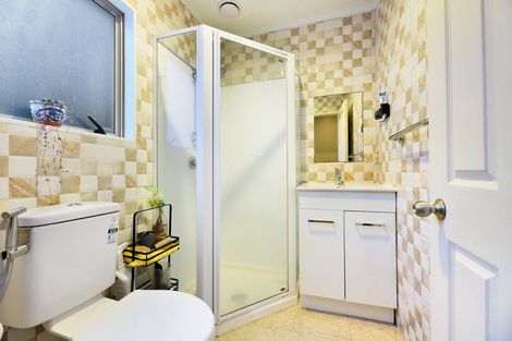 Photo of property in 9 Lockington Avenue, Henderson, Auckland, 0612