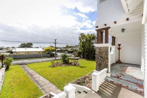 Photo of property in 12 Kitchener Terrace, Moturoa, New Plymouth, 4310