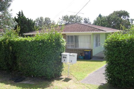 Photo of property in 2/319 Wairau Road, Totara Vale, Auckland, 0627