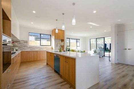 Photo of property in 2 Frazen Avenue, Papakura, 2110