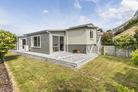 Photo of property in 3 Kaweka Close, Aotea, Porirua, 5024