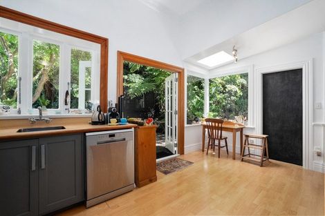 Photo of property in 21 Northland Road, Northland, Wellington, 6012