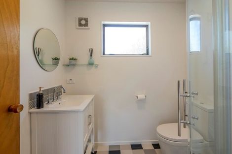 Photo of property in 27 Hemara Street, Waikanae Beach, Waikanae, 5036