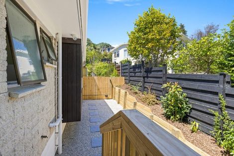 Photo of property in 1/92 Saddleback Rise, Murrays Bay, Auckland, 0630
