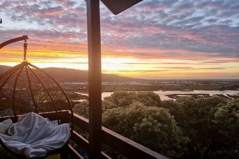 Photo of property in 10 Osmond Lane, Mount Pleasant, Christchurch, 8081