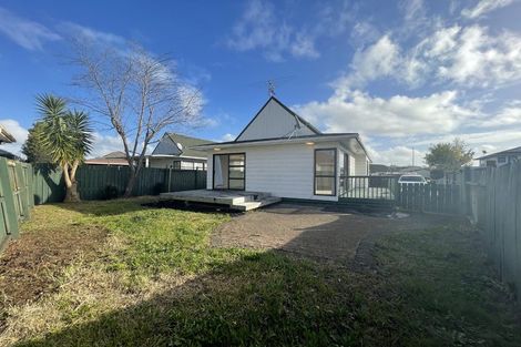 Photo of property in 1/46 Aviemore Drive, Highland Park, Auckland, 2010