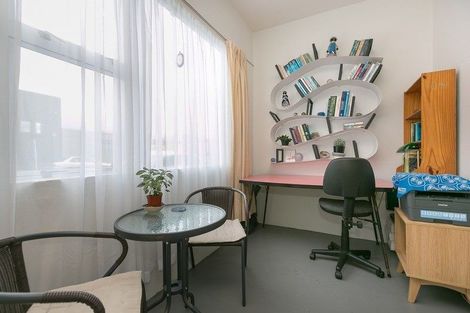 Photo of property in Devonport Apartments, 19/127 Saint Aubyn Street, New Plymouth, 4310