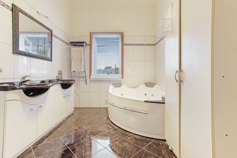 Photo of property in 6 Wellesley Road, Mangere Bridge, Auckland, 2022