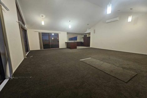 Photo of property in 37 Mcewen Crescent, Riverstone Terraces, Upper Hutt, 5018