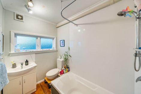 Photo of property in 2/264 Muritai Road, Eastbourne, Lower Hutt, 5013