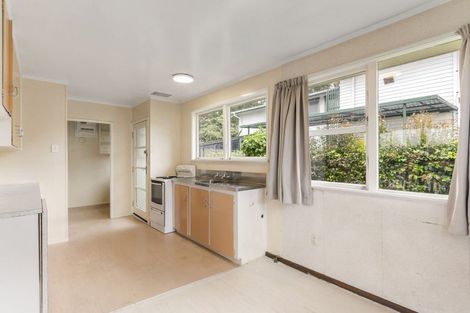 Photo of property in 51 Easton Park Parade, Glenfield, Auckland, 0629