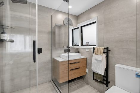 Photo of property in 16 Clyside Avenue, Half Moon Bay, Auckland, 2012