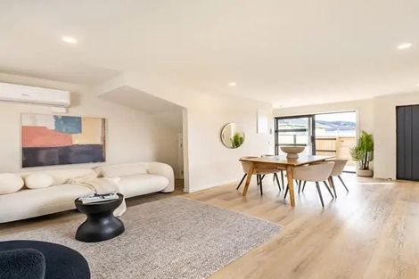 Photo of property in 4/7 Wainuiomata Road, Wainuiomata, Lower Hutt, 5014