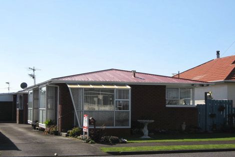 Photo of property in 2/3 Seddon Street, Westown, New Plymouth, 4310