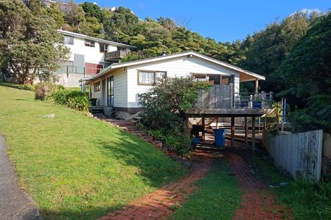 Photo of property in 25 Matuhi Street, Tirohanga, Lower Hutt, 5010
