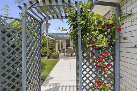 Photo of property in 30 Seabreeze Place, Papamoa Beach, Papamoa, 3118