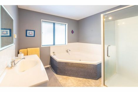 Photo of property in 16 Riegler Place, Belfast, Christchurch, 8051