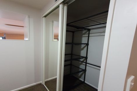 Photo of property in Terrace Garden Apartments, 2e/120 The Terrace, Wellington Central, Wellington, 6011